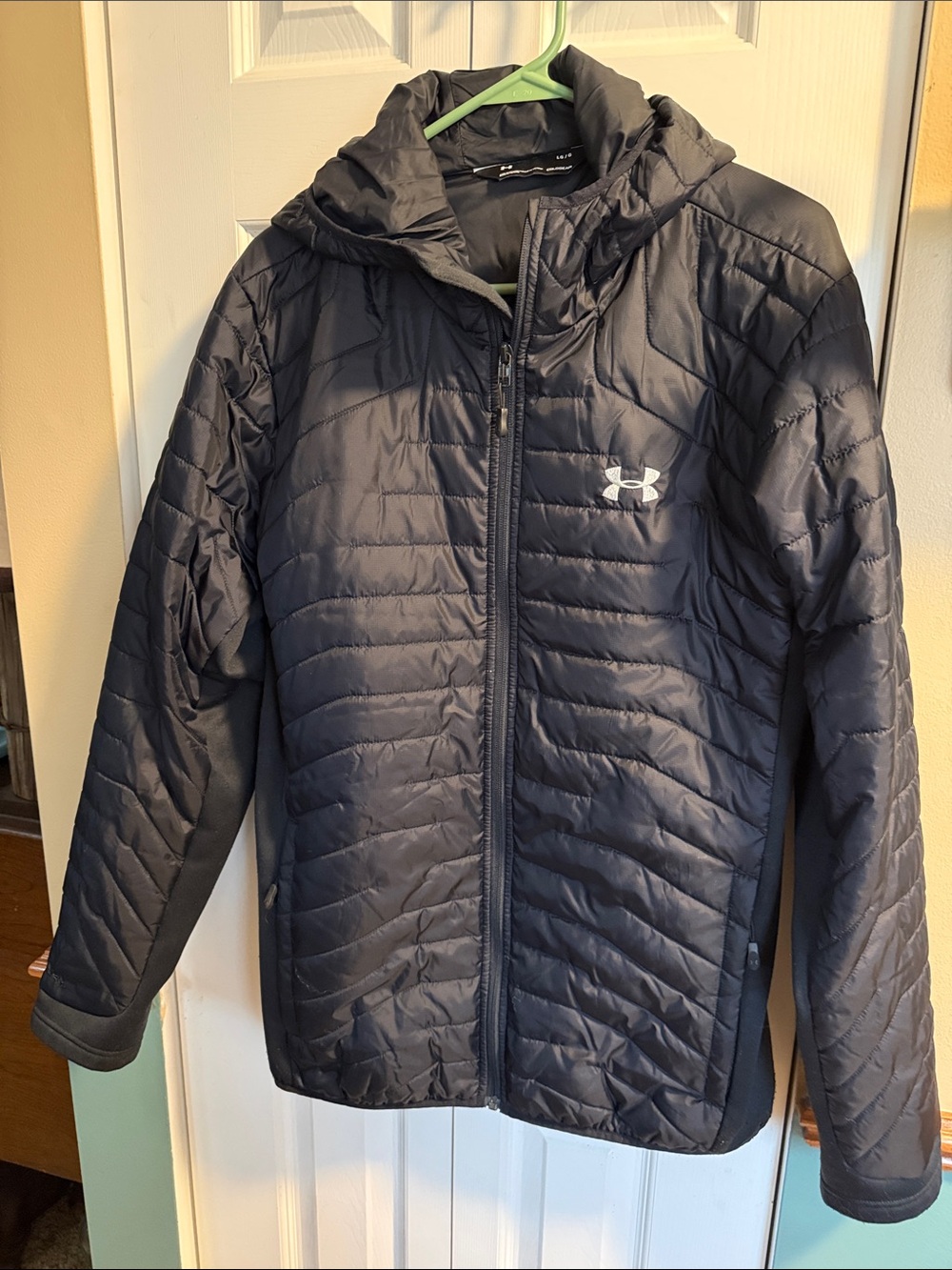 Under Armour woman’s Hooded Puffer Jacket in Black